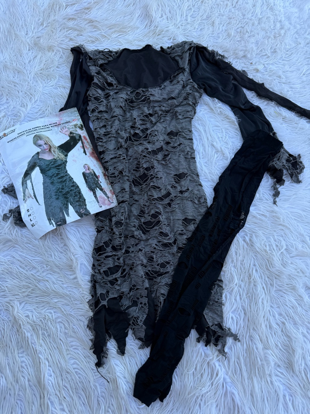 Women’s zombie costume (D4)